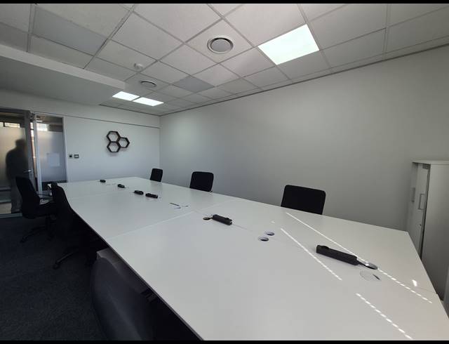 52M² SERVICED OFFICE TO LET IN SANDTON CENTRAL